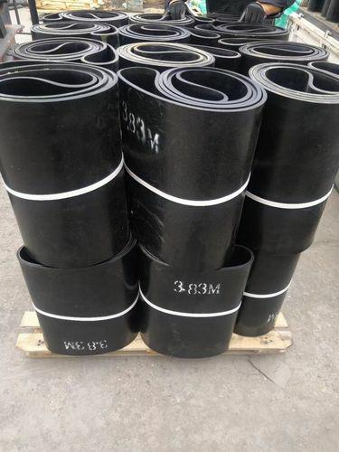 Endless seamless conveyor belt rolls