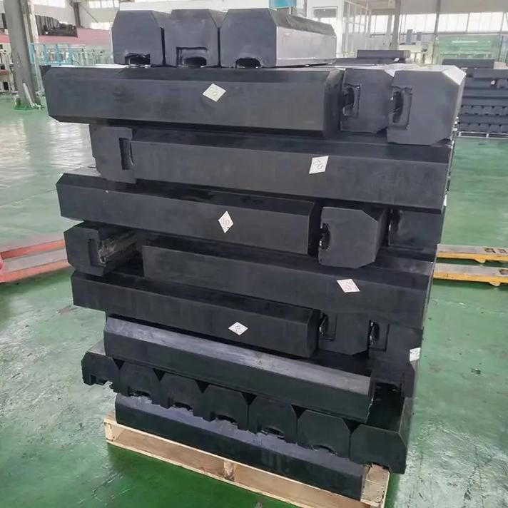 Rubber crusher liner wear plate